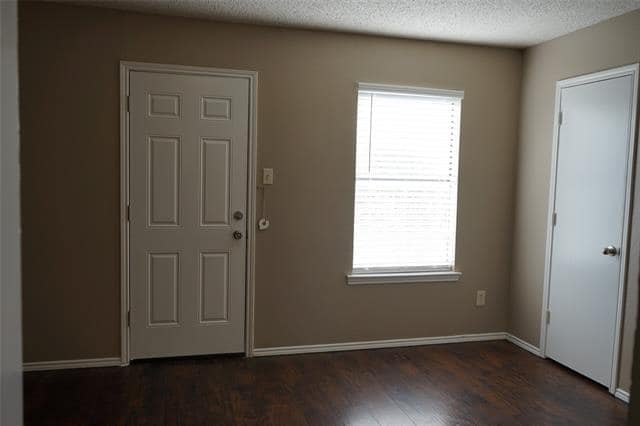 Building Photo - 604 Kings Way Dr