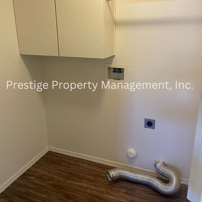 Building Photo - Charming Rita Ranch Home!!!