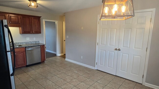 Building Photo - 18 Long Meadow Dr