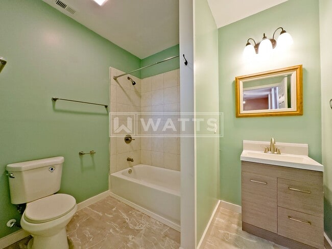 Building Photo - 1022 28th Pl S