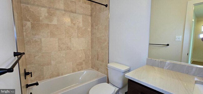 Building Photo - 412 Chapel Alley