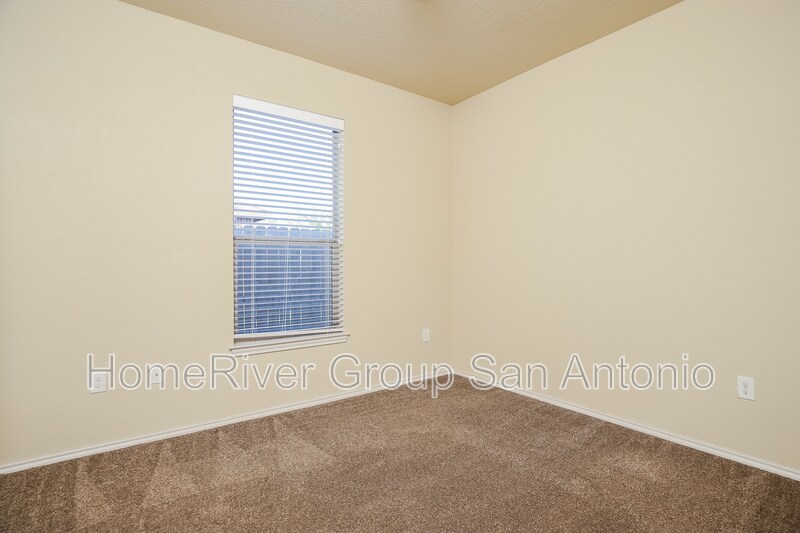 Building Photo - 672 Creekside Cir