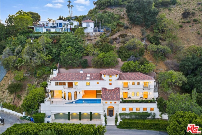 Building Photo - 1675 Woods Dr