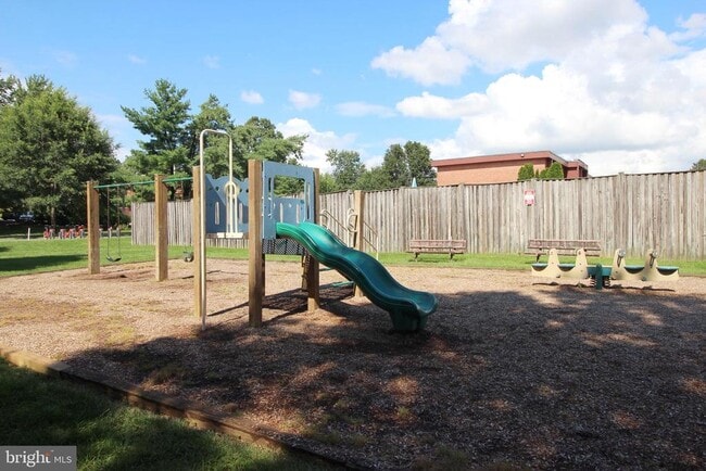 Building Photo - 1511 S George Mason Dr