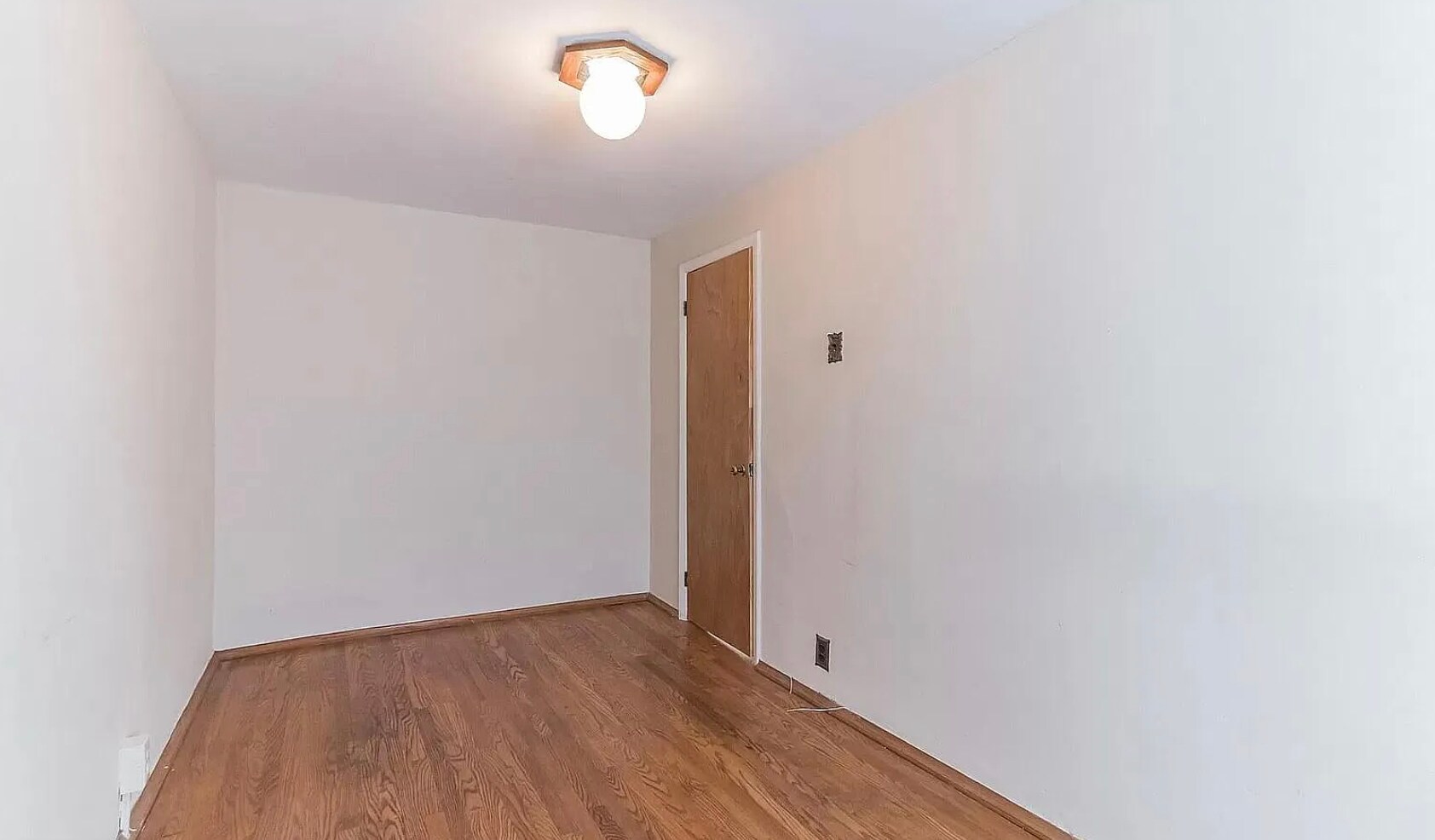Building Photo - 160 Roxborough Ave