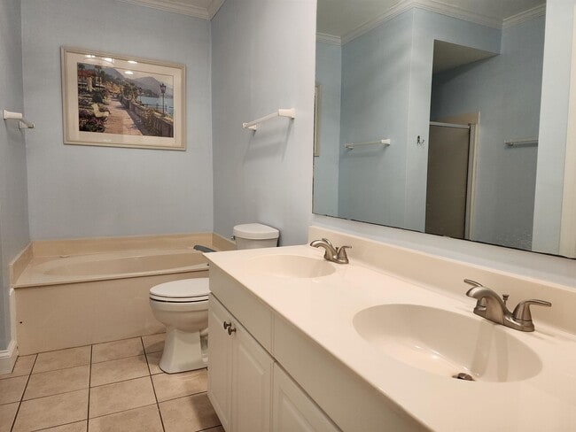 Building Photo - 207 Golden Bear Dr