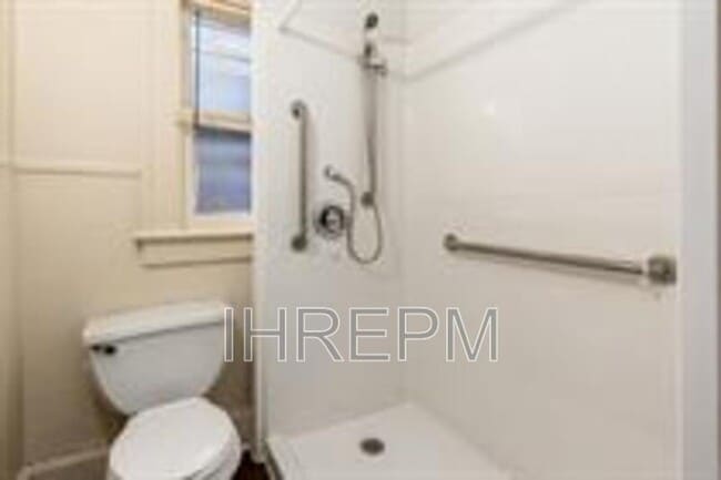 Building Photo - 824 Studer Ave