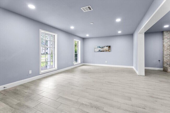 Building Photo - 1411 Grand Valley Dr
