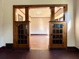 Building Photo - 611 Raymond St