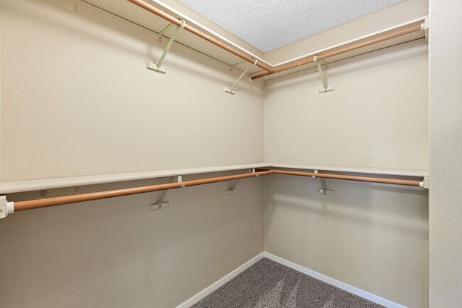 Building Photo - Beautiful Downtown Coeur d' Alene Condo  w/ Amazing Views!