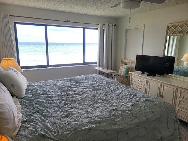 Building Photo - 10152 S Ocean Dr
