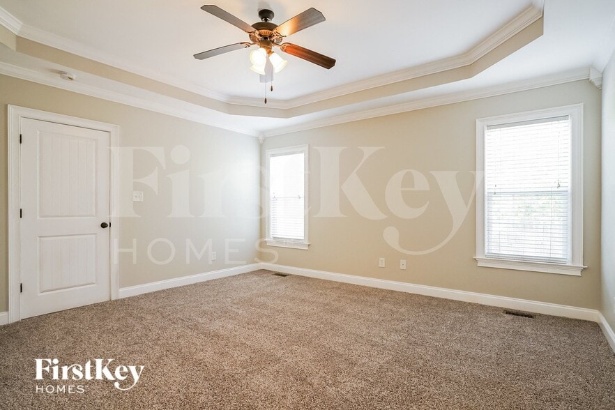 Building Photo - 15 Falling Oak Ct