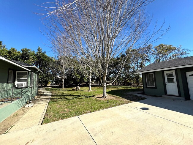 Building Photo - Quiet Country Living in Somis