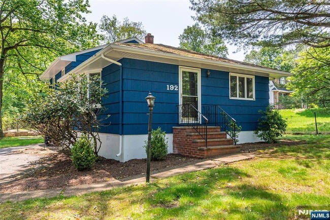 Building Photo - 192 Woodland Ave
