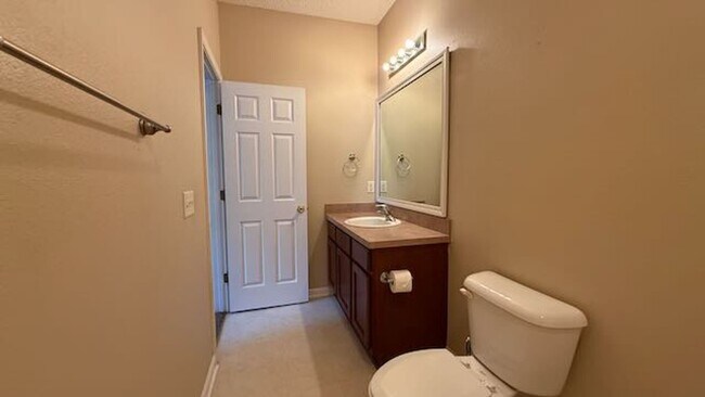 Building Photo - 3 bedroom - 2 bathroom - Stonelake Townhom...