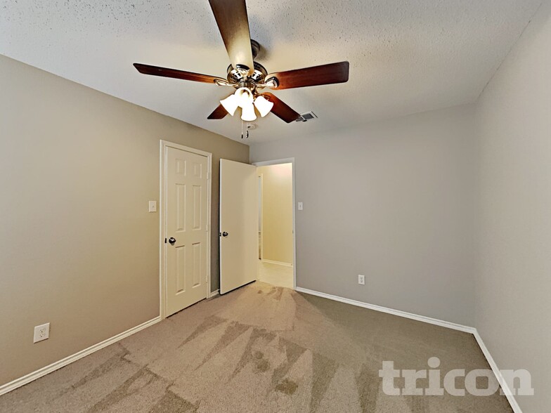 Building Photo - 807 Castlewick Ct