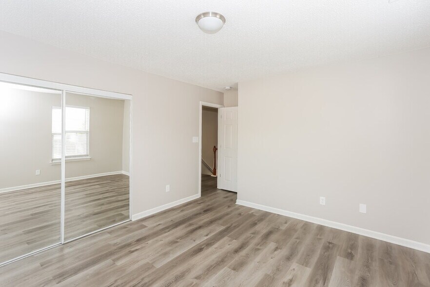 Building Photo - 9925 Aventide Ln