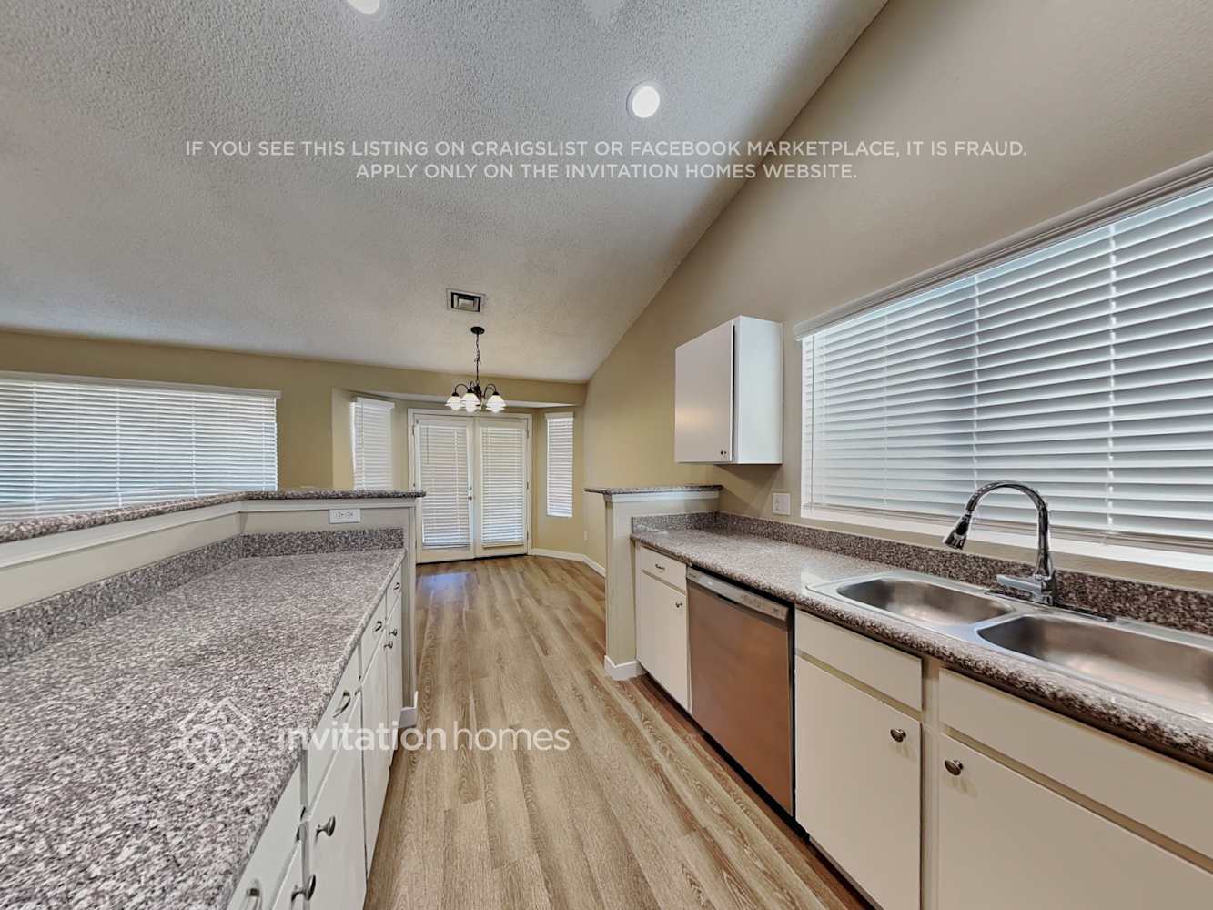 Building Photo - 3226 W Ross Ave