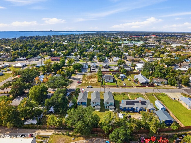 Building Photo - 924 Grace Ave