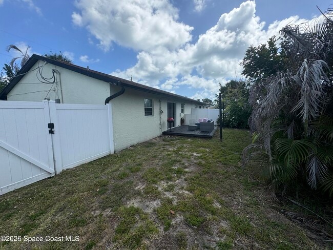 Building Photo - 121 Franklyn Ave