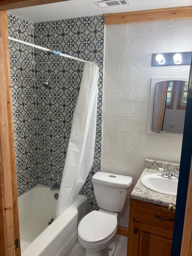 Building Photo - 326 N Elm St NW