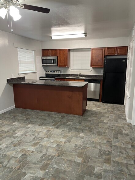 Kitchen 1 - 2525 Annunciation St