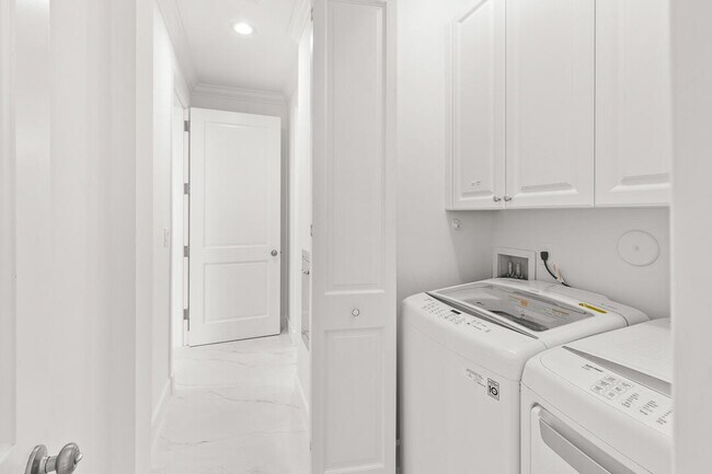 Building Photo - 47 SW Osceola St