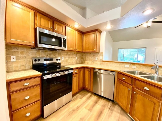 Building Photo - 4 bedroom PLUS office or 5th bedroom in NW Meridian Avail Mid August