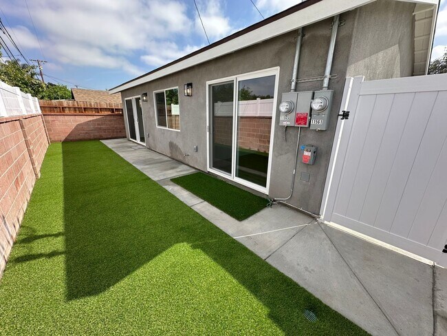 Building Photo - Stylishly Remodeled 2BD/1.5BA with Private Yard & In-Unit Laundry