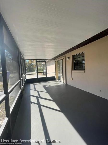 Building Photo - 955 Lake Dr E