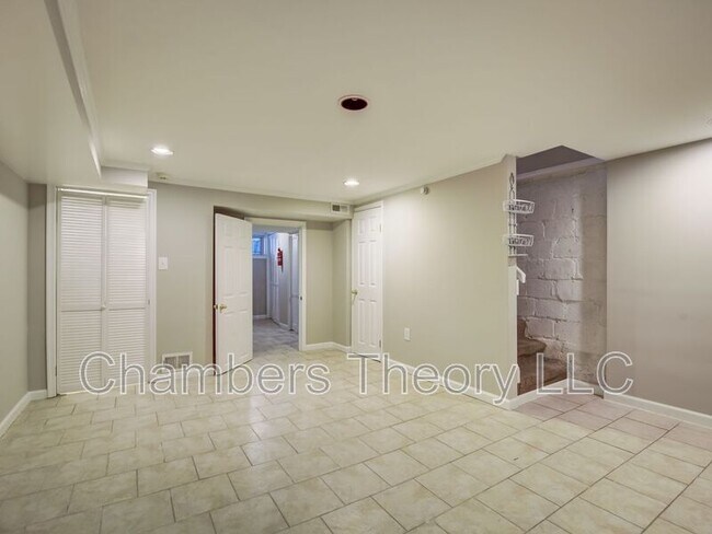 Building Photo - 1417 Downing St NE