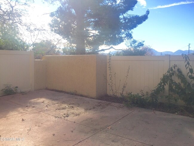 Building Photo - 3087 E Hillcrest Dr