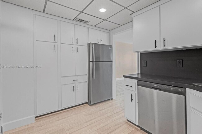 Building Photo - 3700 Galt Ocean Dr