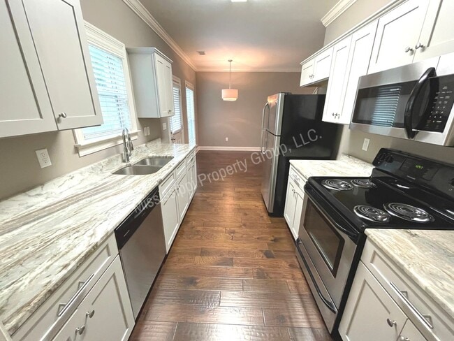 Building Photo - 4BR/4.5BA For Rent