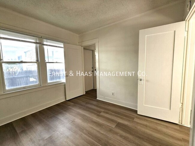 Building Photo - Lovely 1 Bedroom Apartment with Fresh Paint!