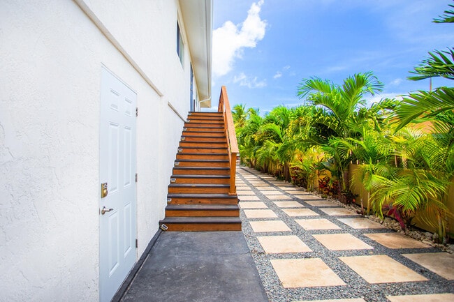 Building Photo - 1623 Venetian Dr