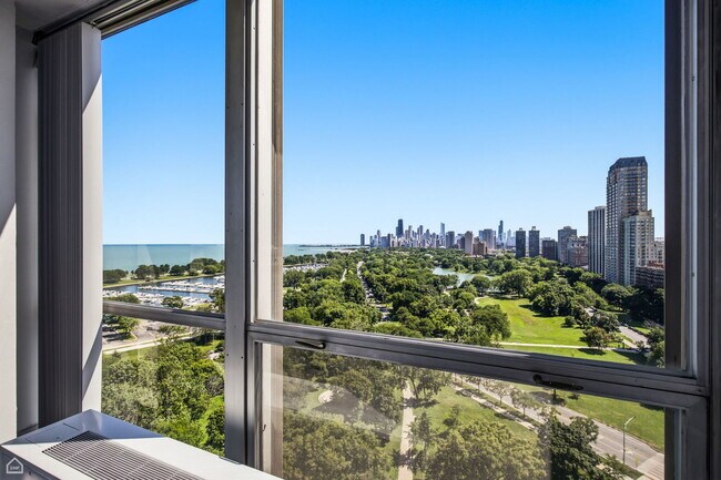 Building Photo - 330 W Diversey Pkwy