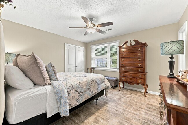 Building Photo - 620 Mallard Lake Dr