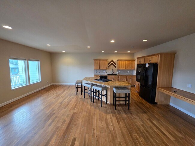 Building Photo - Wonderful Duplex in Eagle Ridge