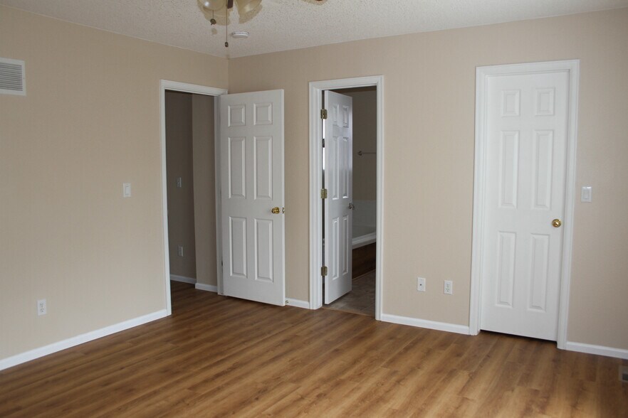 Master bedroom - 3131 Goldeneye Pl