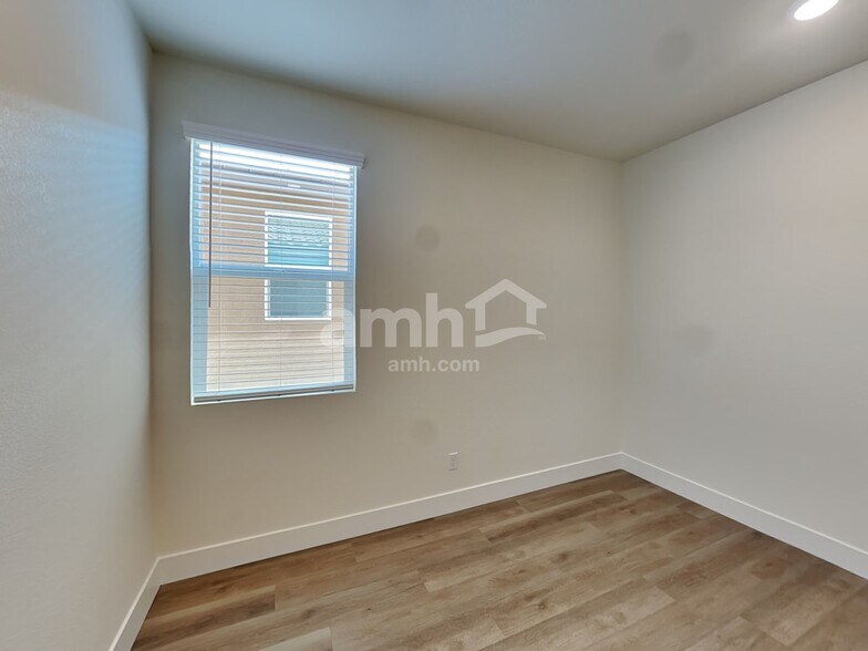 Building Photo - 494 Silverbell Fls Pl