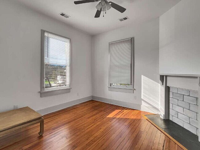 Building Photo - 312 W 42nd St