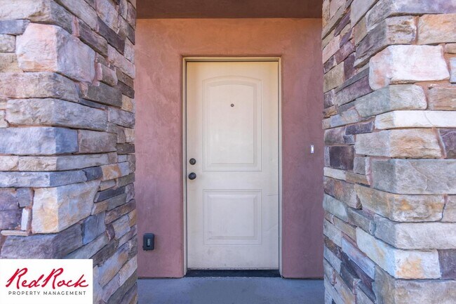 Building Photo - DOG-FRIENDLY 3 Bedroom Townhome with INTERNET INCLUDED!
