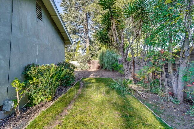 Building Photo - 261 Langton Ave