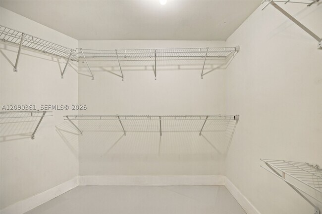 Building Photo - 3475 N Country Club Dr