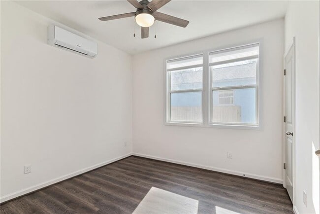 Building Photo - 1060 Grant Way SE