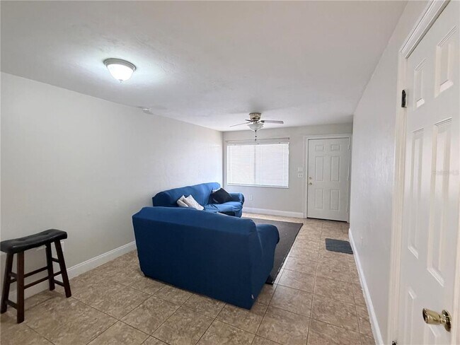 Building Photo - 2635 SW 35th Pl
