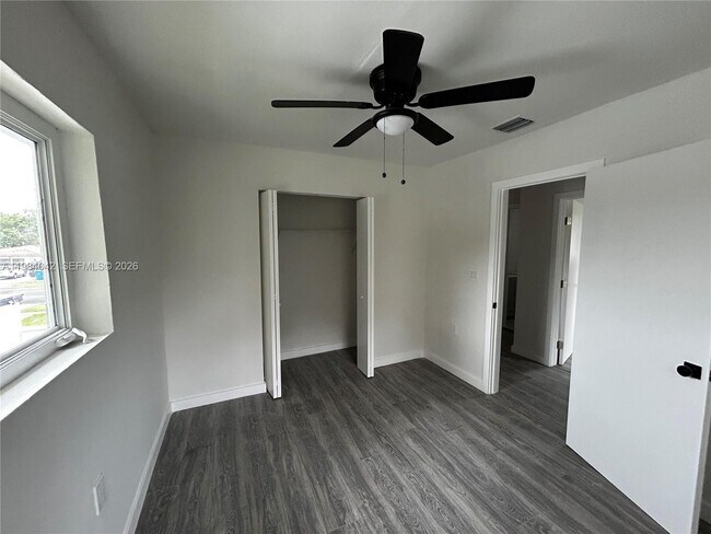 Building Photo - 4429 SW 21st St