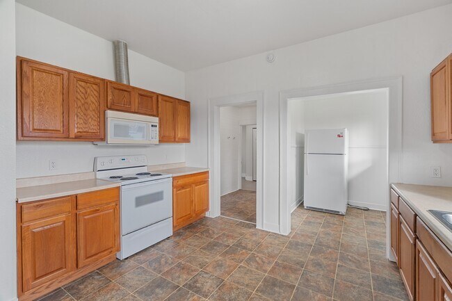 Building Photo - 3033 Sumner Ave