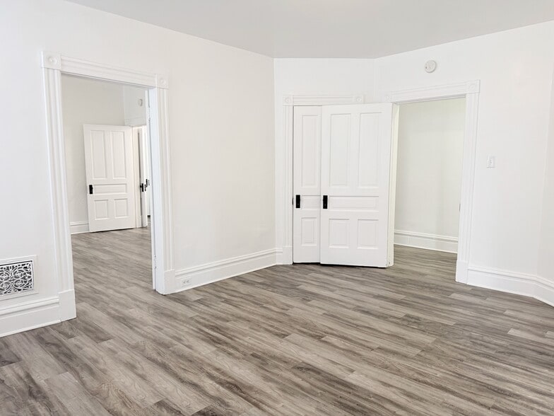 Building Photo - 3452 Alberta St